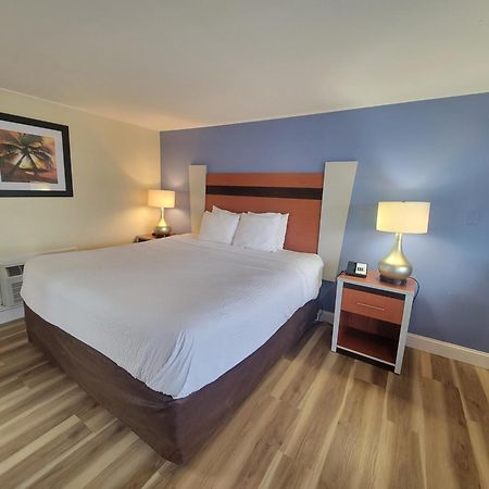 Days Inn By Wyndham - Cape Cod West Yarmouth Eksteriør billede